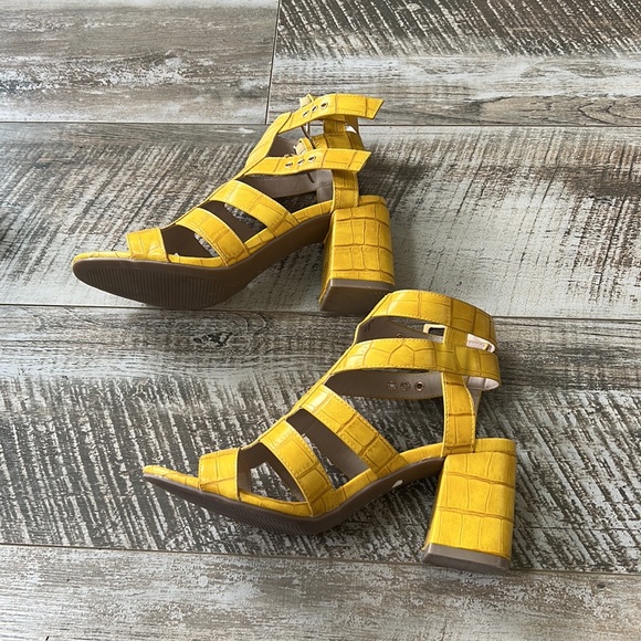 Beautiful Yellow Summer Heels - Picture 4 of 7